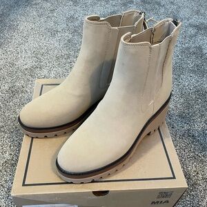 MIA Women's Tan Ankle Wedge Chelsea Style Booties - Size 8.5